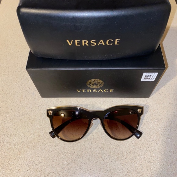 Women’s Versace sunglasses main image 5